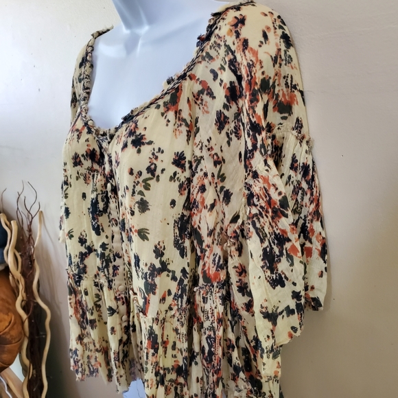 Free People Oversized Floral Print Off Shoulder or On Top - Picture 4 of 16